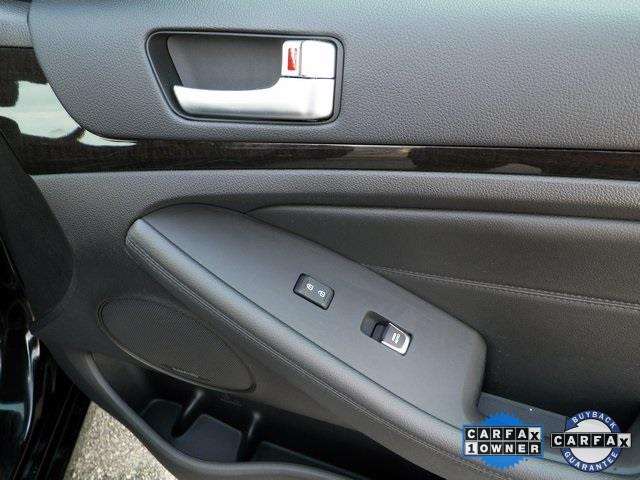 2014 Kia Cadenza Premium 4dr Sedan